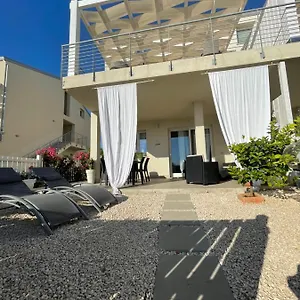 Apartment House, Isola Rossa